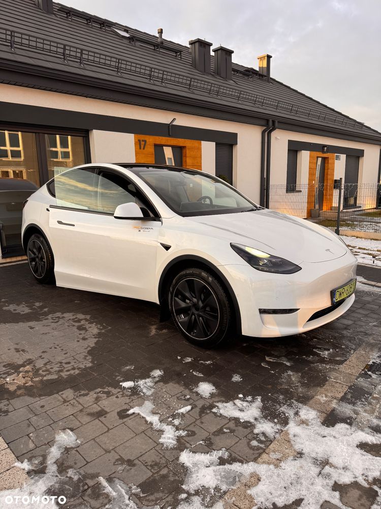 Tesla Model Y Long Range AWD - 22