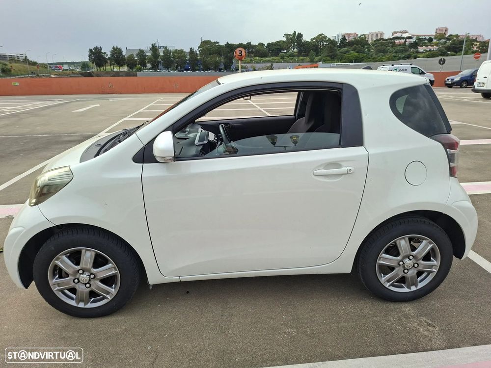 Toyota iQ 1.0 VVT-i - 12