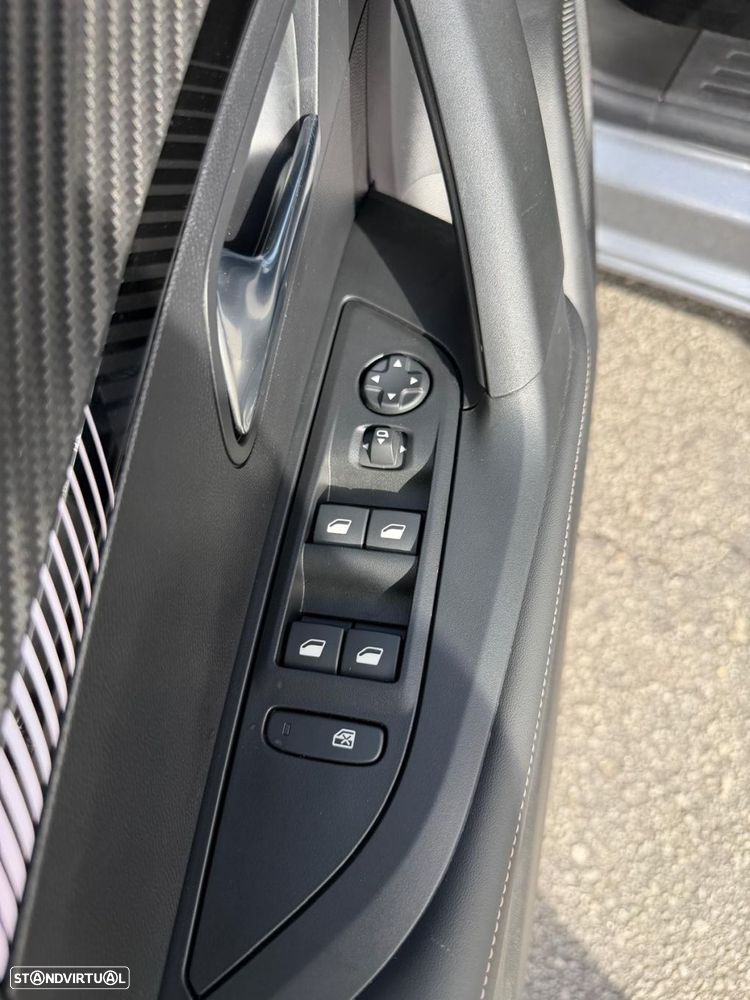 Peugeot 2008 1.2 Hybrid Allure e-DCS6 - 18