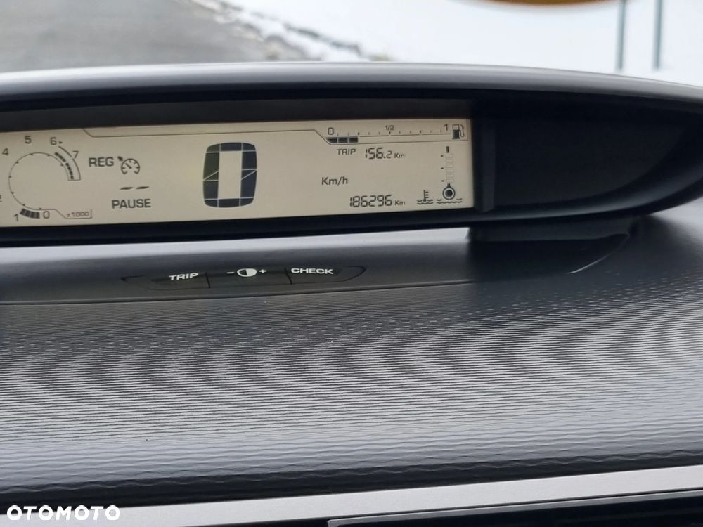 Citroën C4 1.4 16V Impress - 24