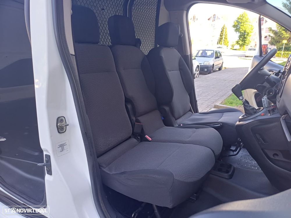 Peugeot PARTNER LONGA 1.6 HDI 100 CV - 3 LUGARES - 28