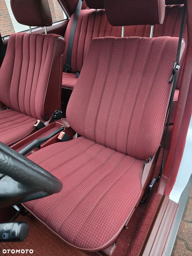 Mercedes-Benz W201 (190) - 23