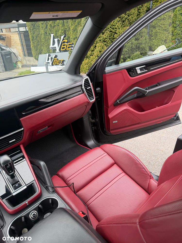 Porsche Cayenne Tiptronic S Platinum Edition - 12