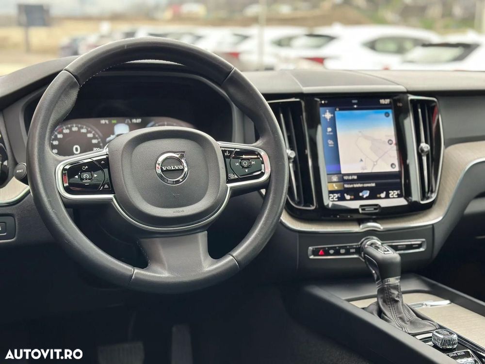 Volvo XC 60 D4 Momentum Pro - 17