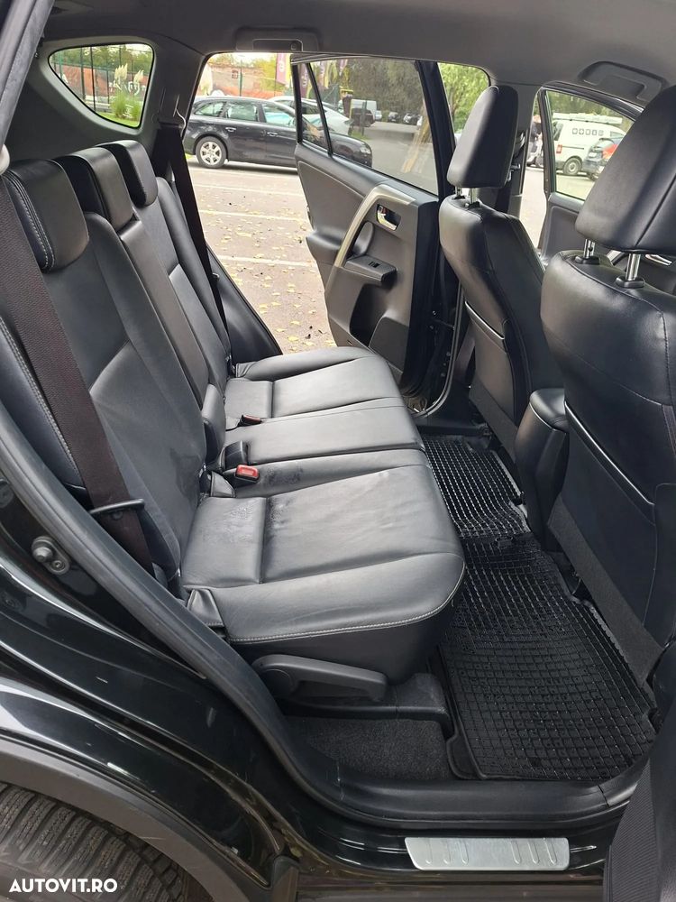 Toyota RAV4 2.2 D-4CAT 4WD Aut Luxury 18" - 12