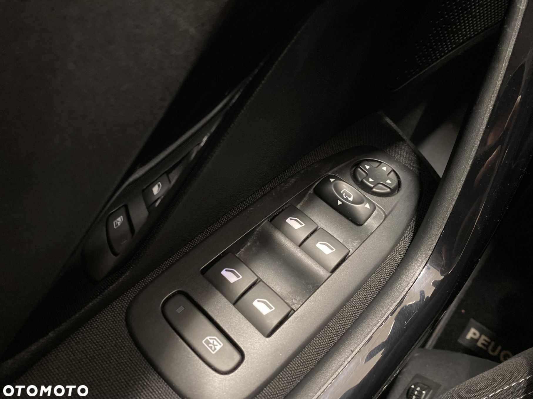Peugeot 208 1.2 PureTech Allure - 19
