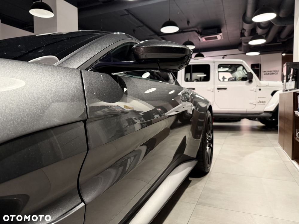 Aston Martin Vantage - 31