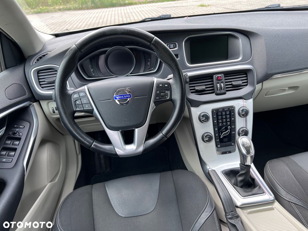 Volvo V40 D2 Momentum - 30