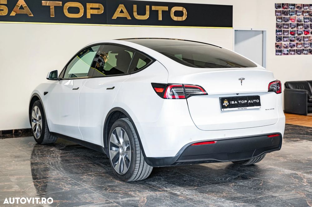 Tesla Model Y - 37