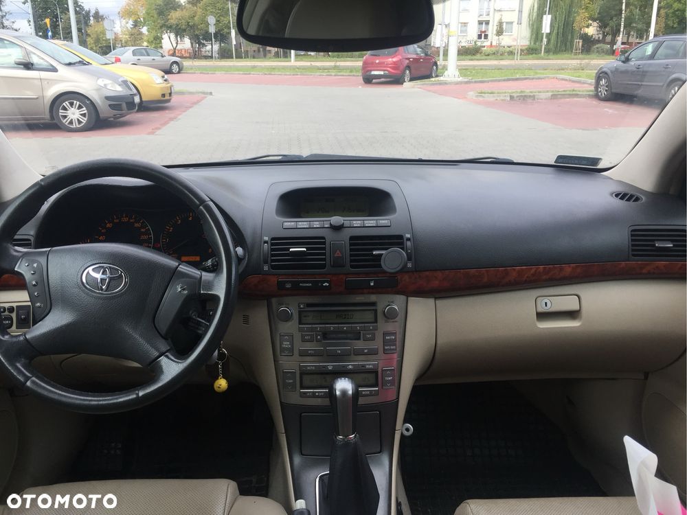 Toyota Avensis - 4