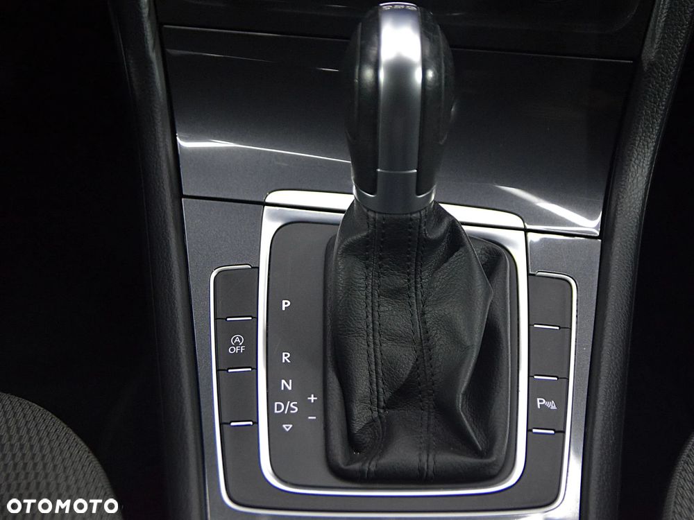 Volkswagen Golf 1.6 TDI (BlueMotion Technology) DSG Trendline - 22