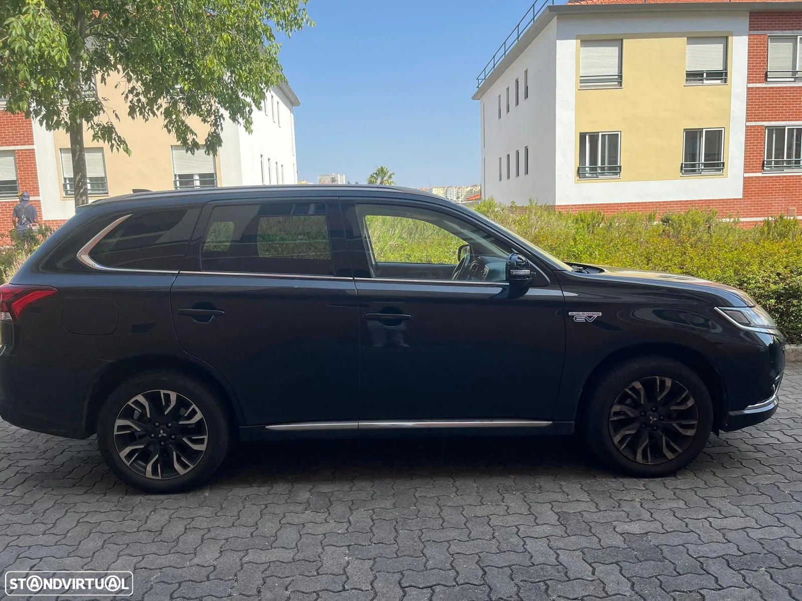 Mitsubishi Outlander 2.0 PHEV Intense Navi - 2