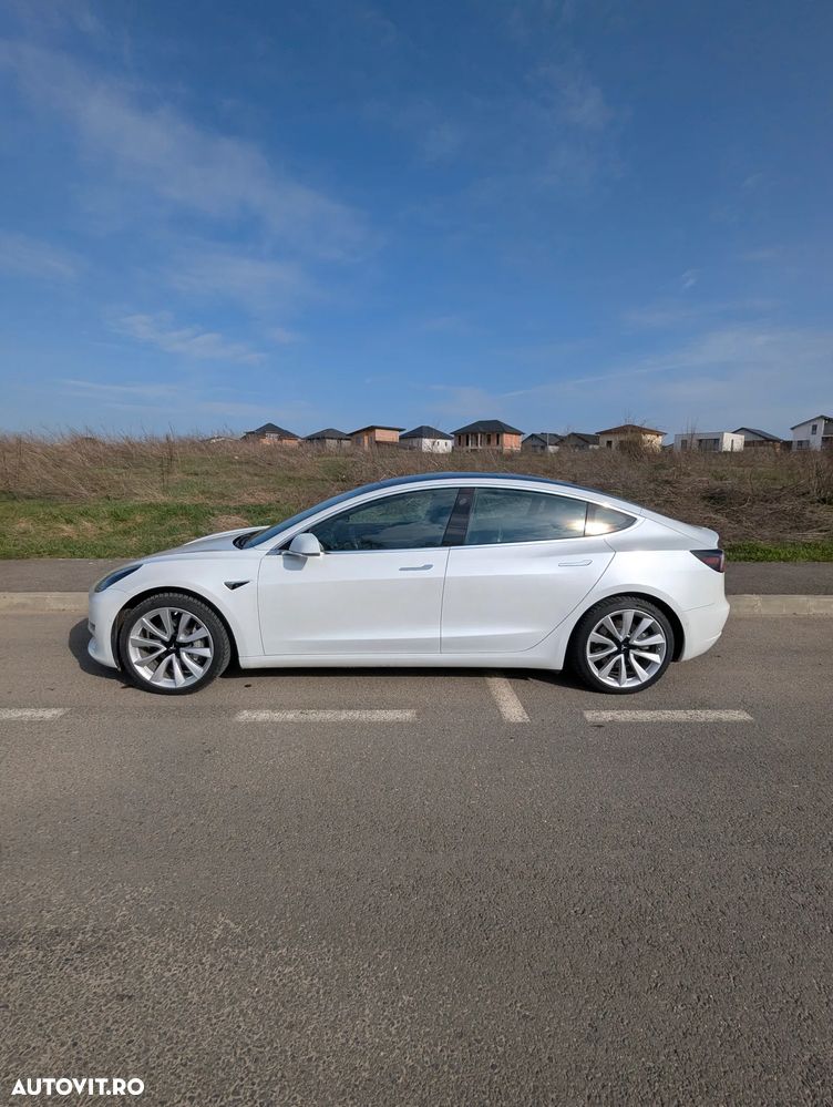 Tesla Model 3 - 6