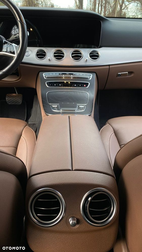 Mercedes-Benz Klasa E 220 d 9G-TRONIC - 11