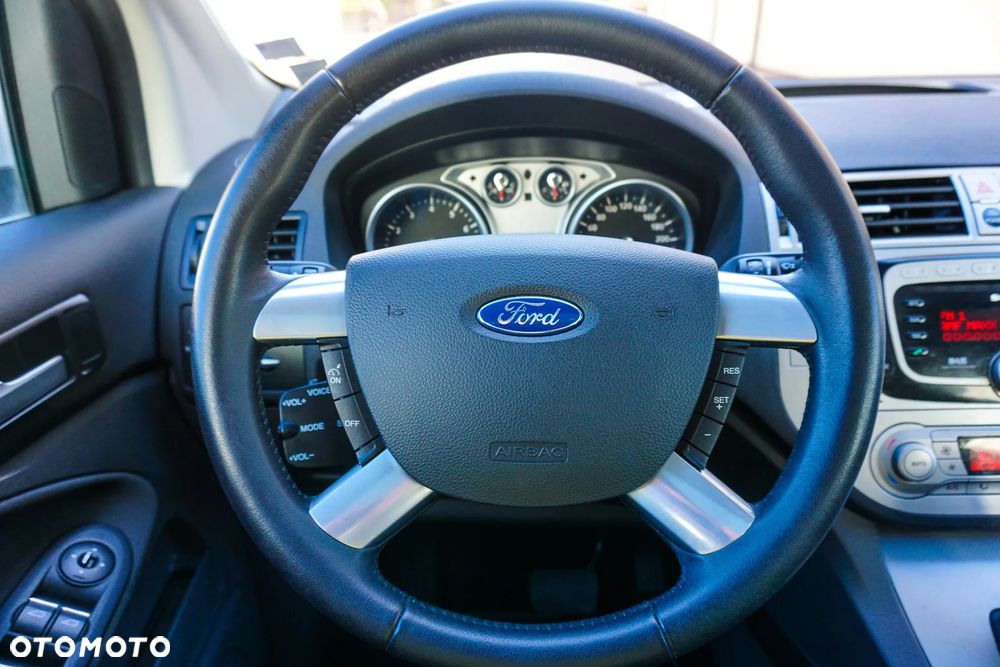 Ford Kuga 2.5 4x4 Titanium - 26