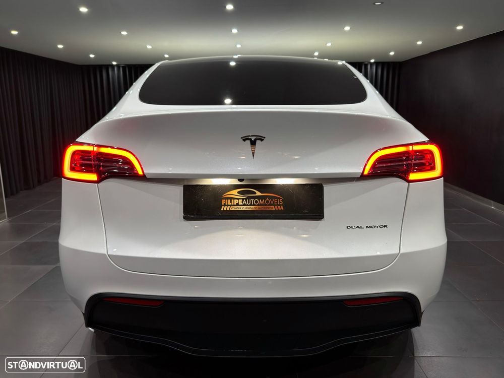 Tesla Model Y Long Range Dual Motor AWD - 8