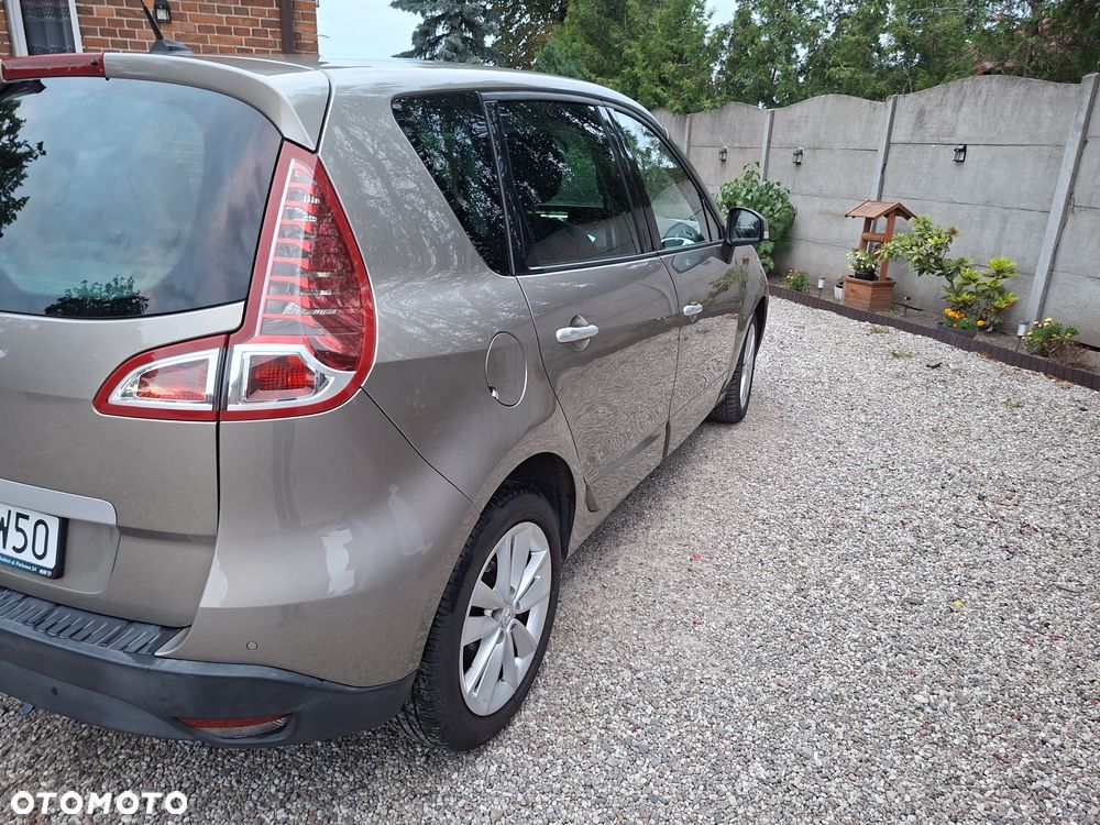 Renault Scenic 2.0 16V Emotion - 8