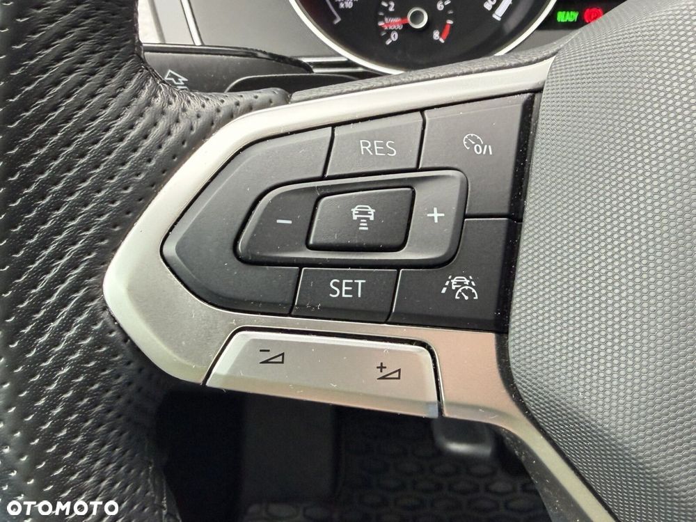 Volkswagen Passat - 32