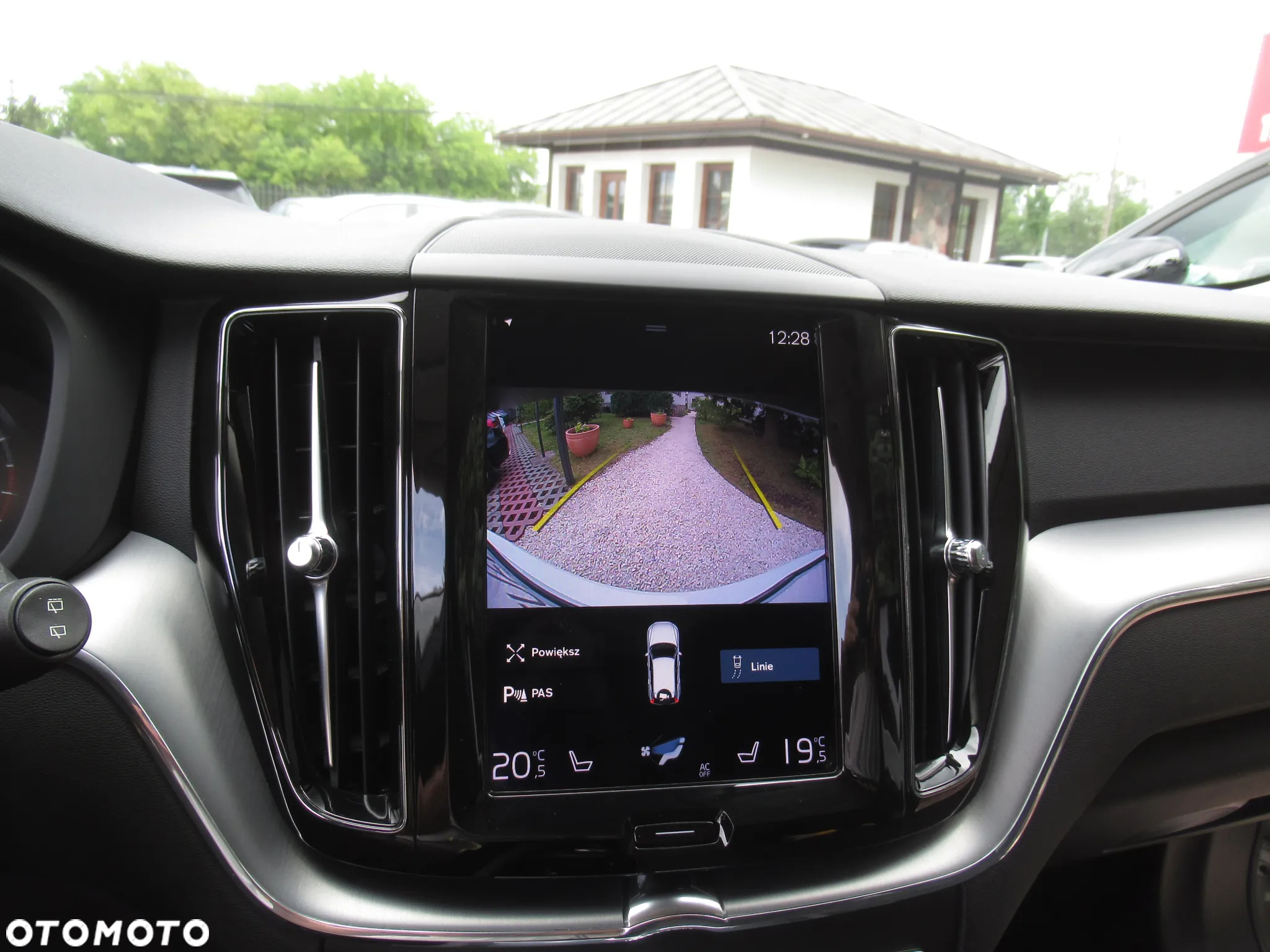 Volvo XC 60 B4 B Momentum - 17