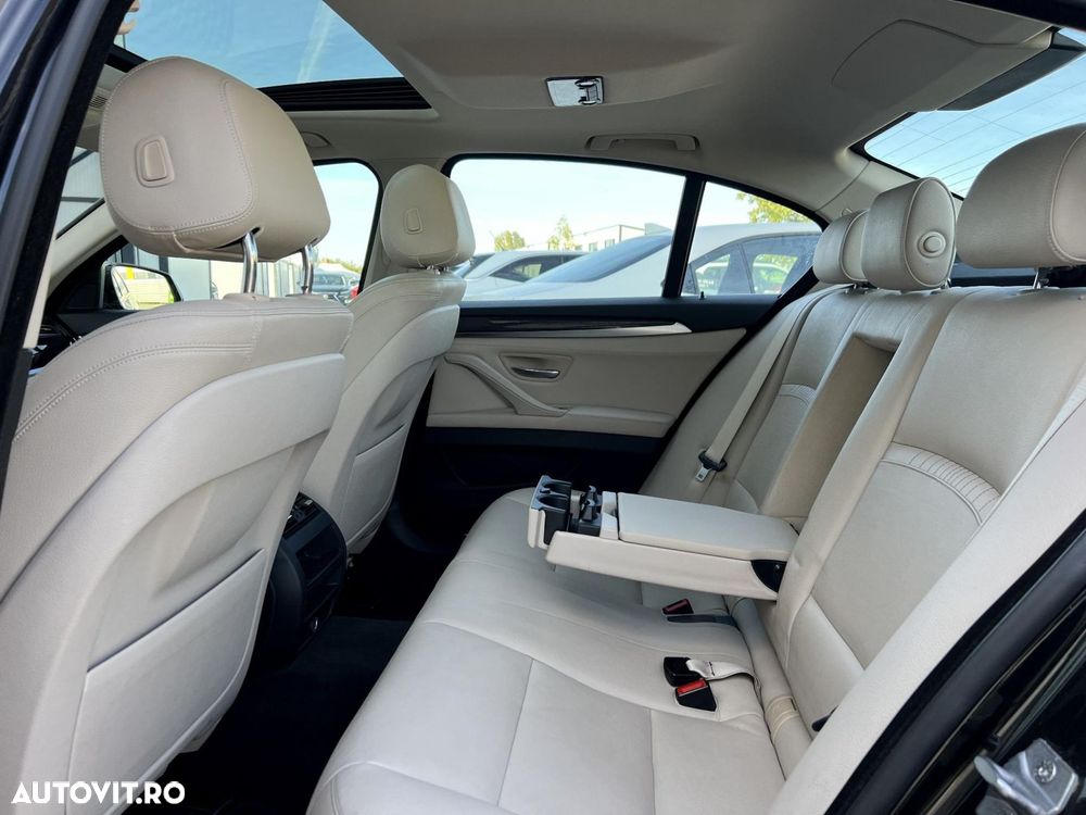 BMW Seria 5 520d xDrive - 29