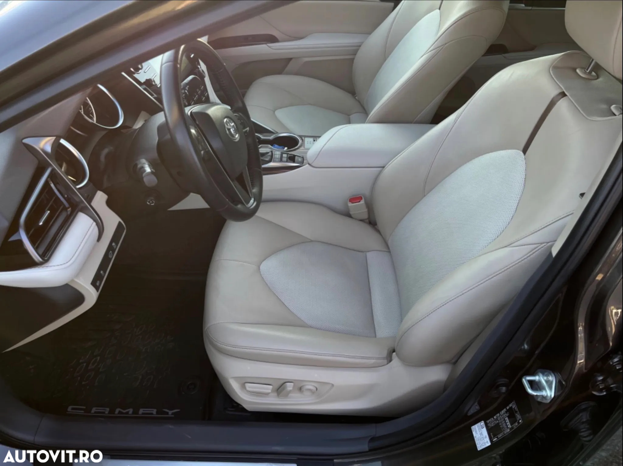 Toyota Camry Executive - 12