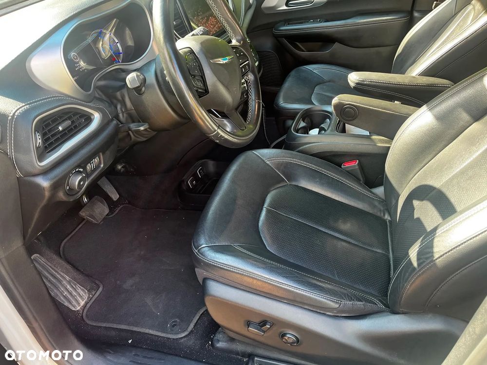 Chrysler Pacifica - 28