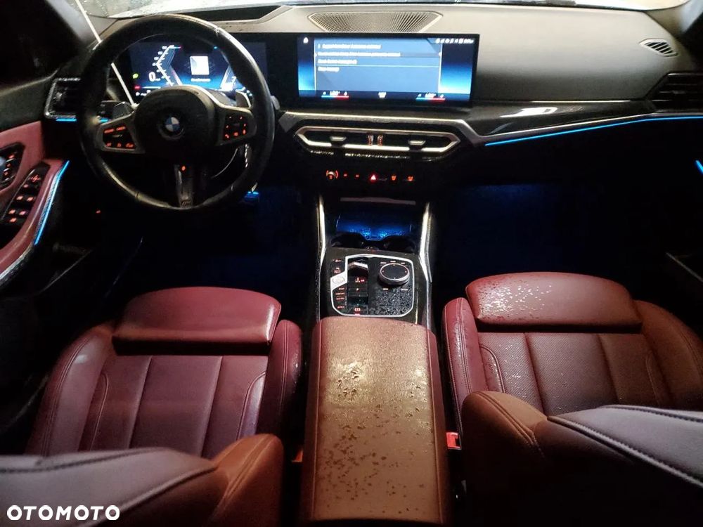 BMW Seria 3 330i M Sport - 8