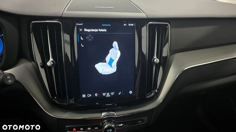 Volvo XC 60 B4 D AWD Plus Dark - 35