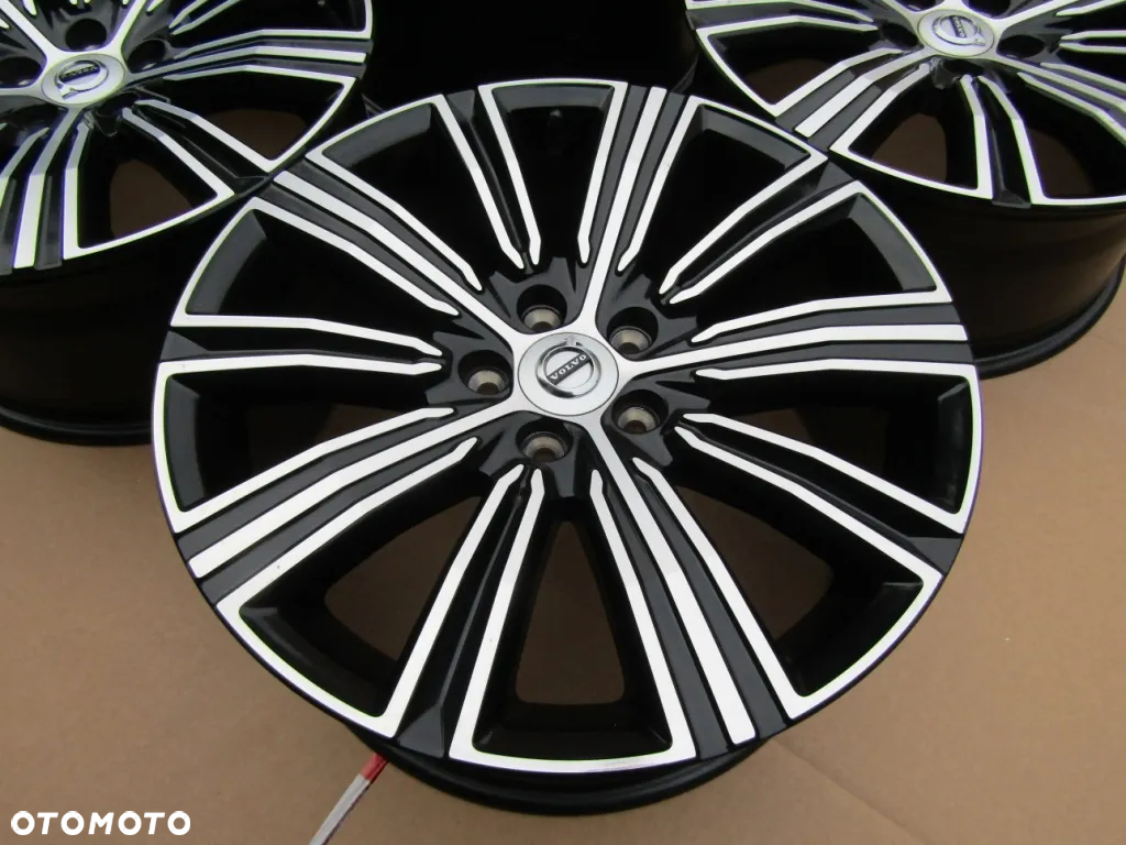4x Felgi 18 Volvo S40 V60 S90 V90 C30 S60 XC40 XC60 8j 5x108 ET42 - 15