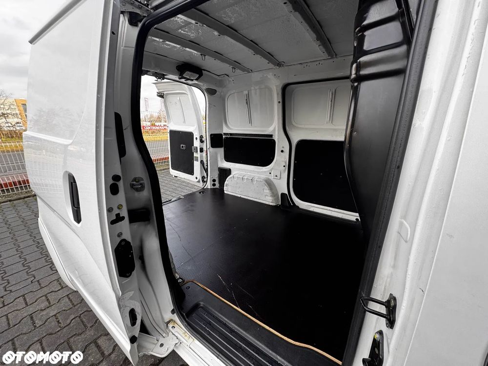 Nissan e-NV200 - 15