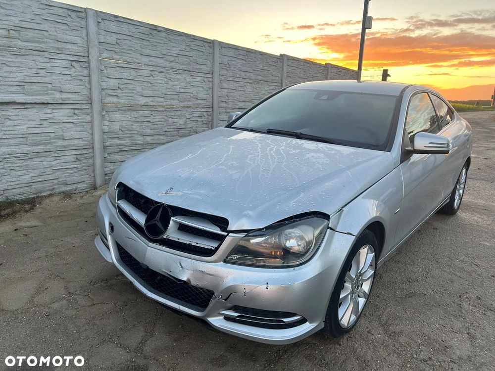 Mercedes-Benz C-Class 2011 photo 4