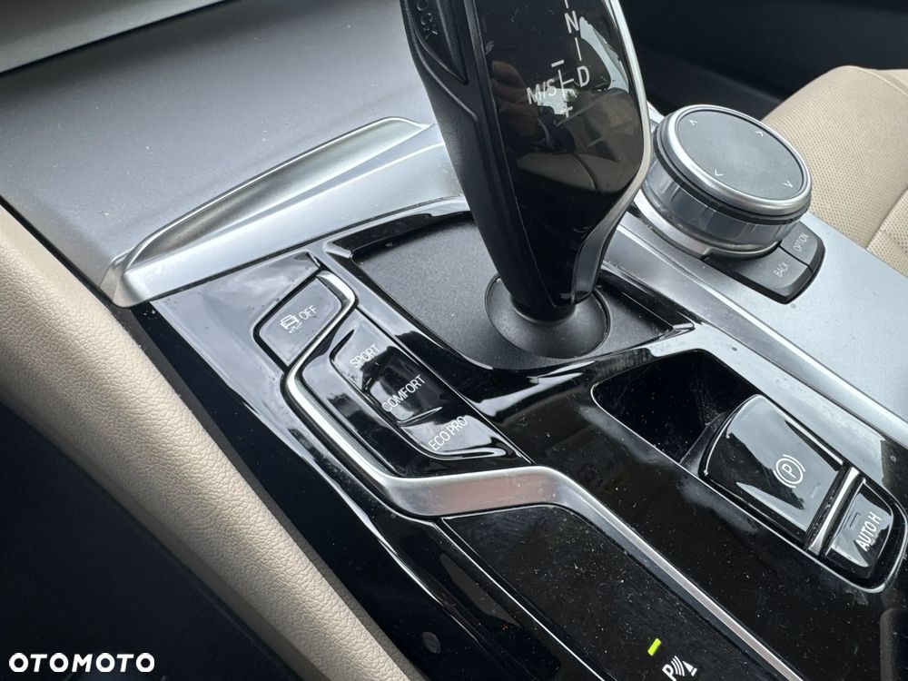 BMW Seria 5 520d Luxury Line - 23