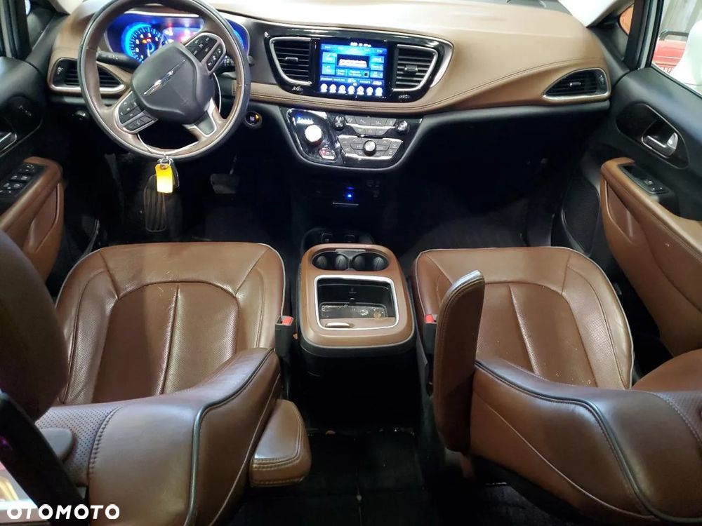 Chrysler Pacifica - 7