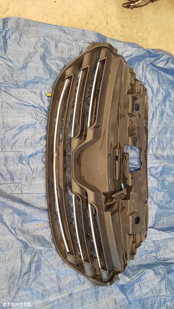 RENAULT TRAFIC III GRILL - 1