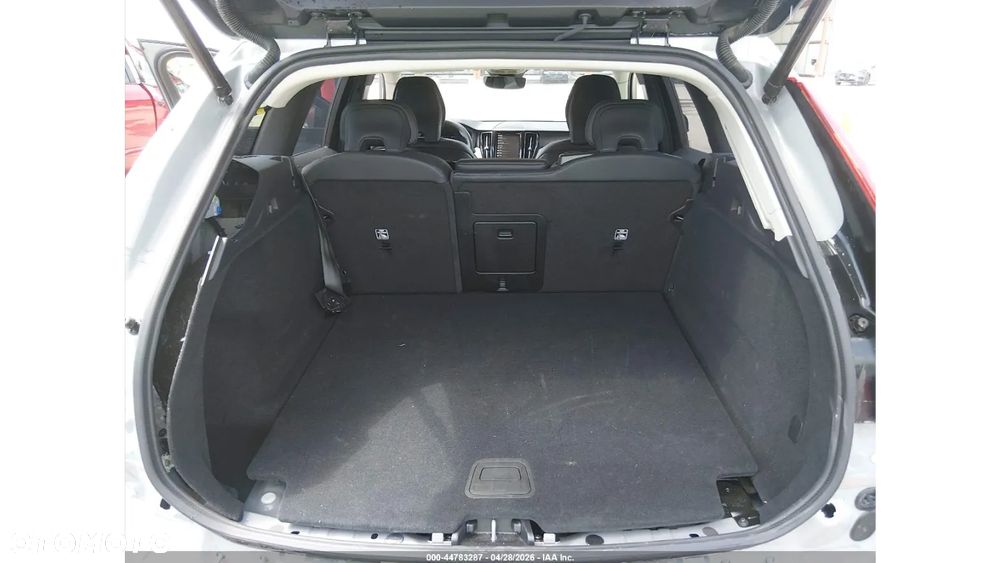 Volvo XC 60 B5 B AWD Plus Dark - 12