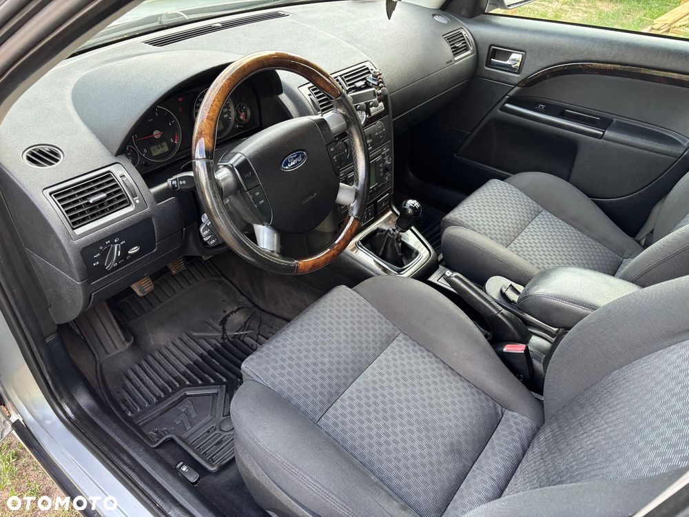 Ford Mondeo 2.0 TDCI Ghia - 18