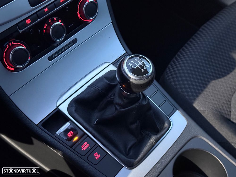 VW Passat Variant 2.0 TDi Highline Navig - 12