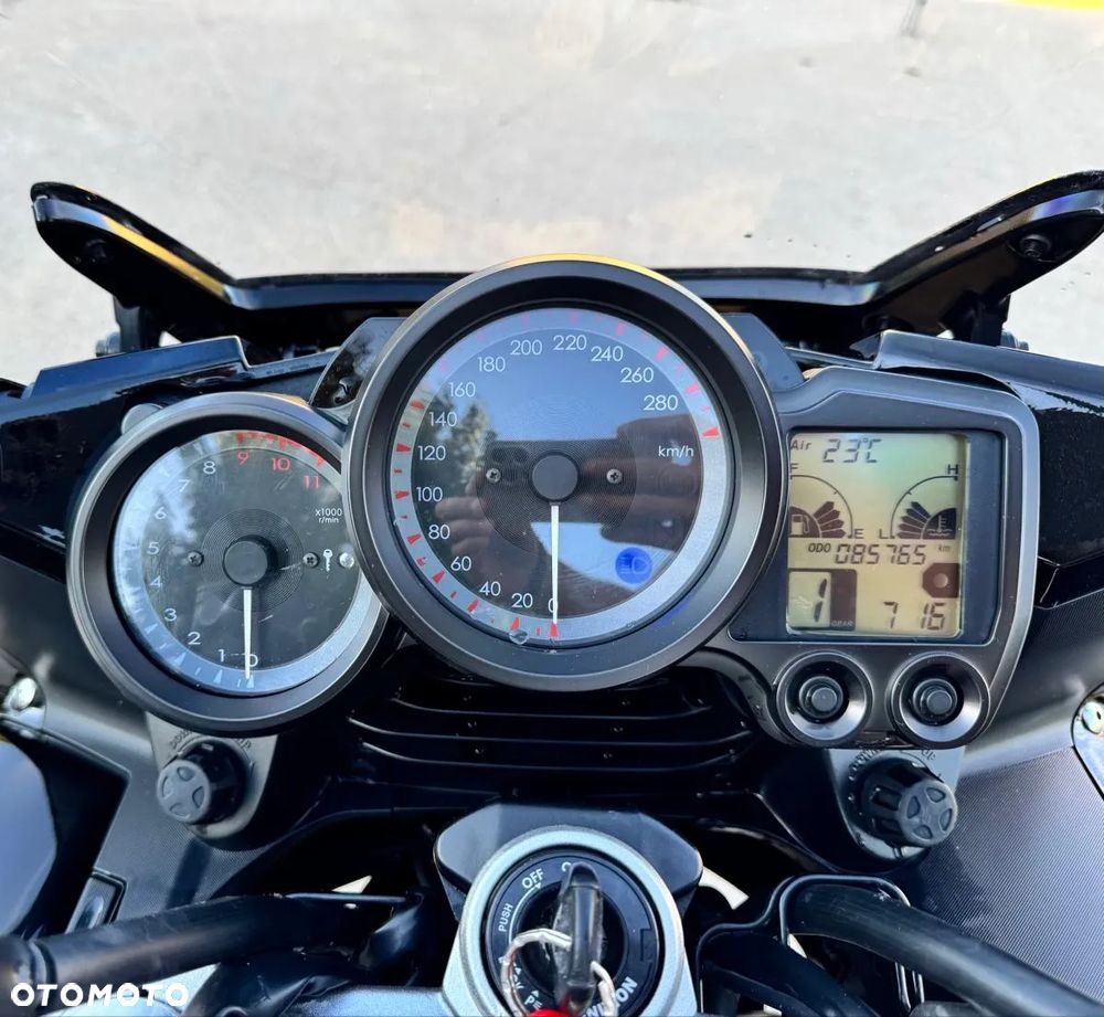 Yamaha FJR - 16