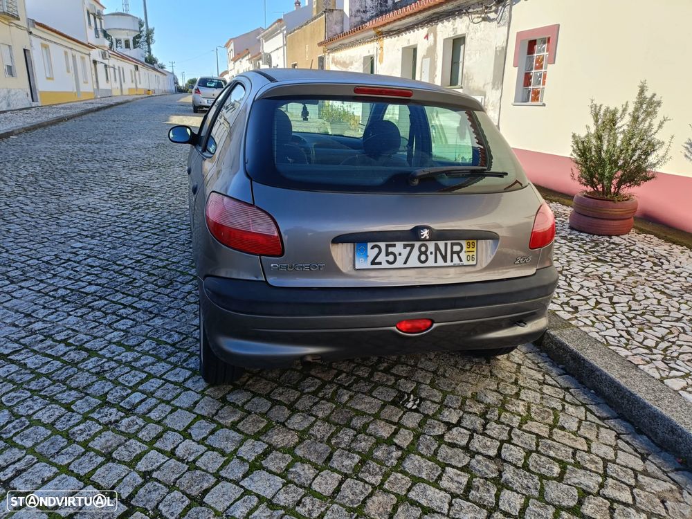 Peugeot 206 1.1 XR - 1