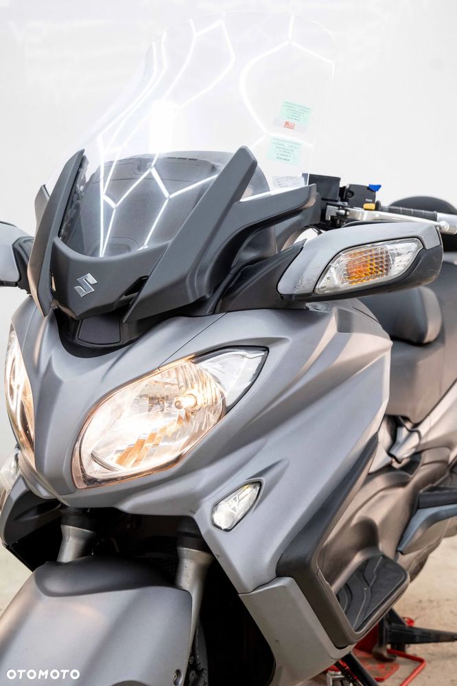 Suzuki Burgman - 10