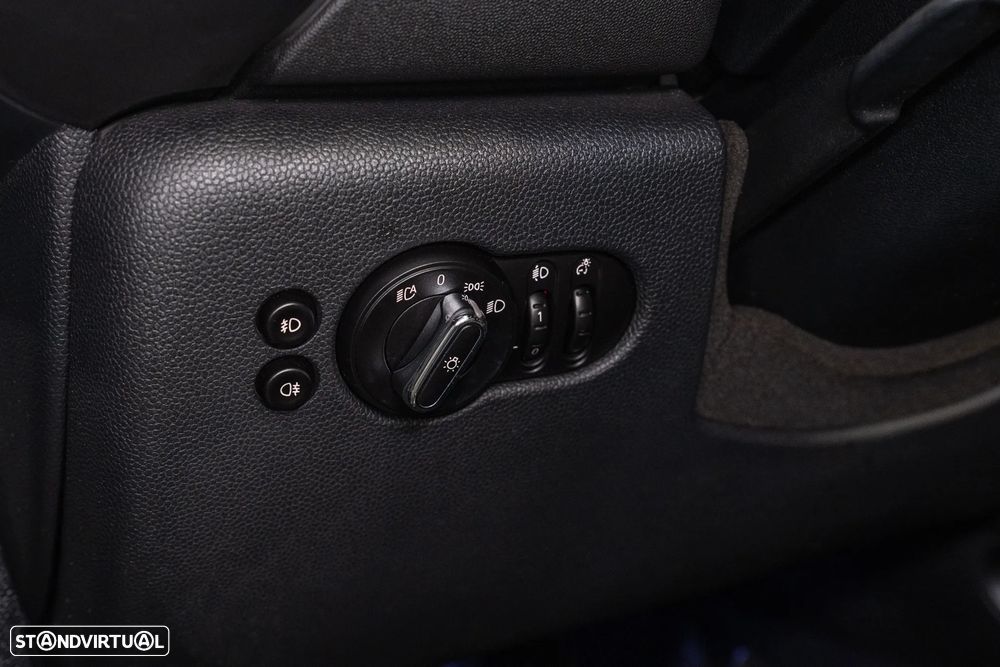 MINI 5 Portas Cooper D - 18