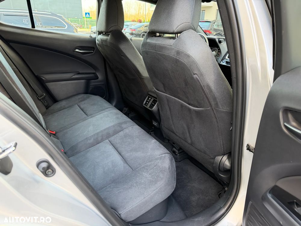 Lexus UX 250h E-FOUR Business - 22