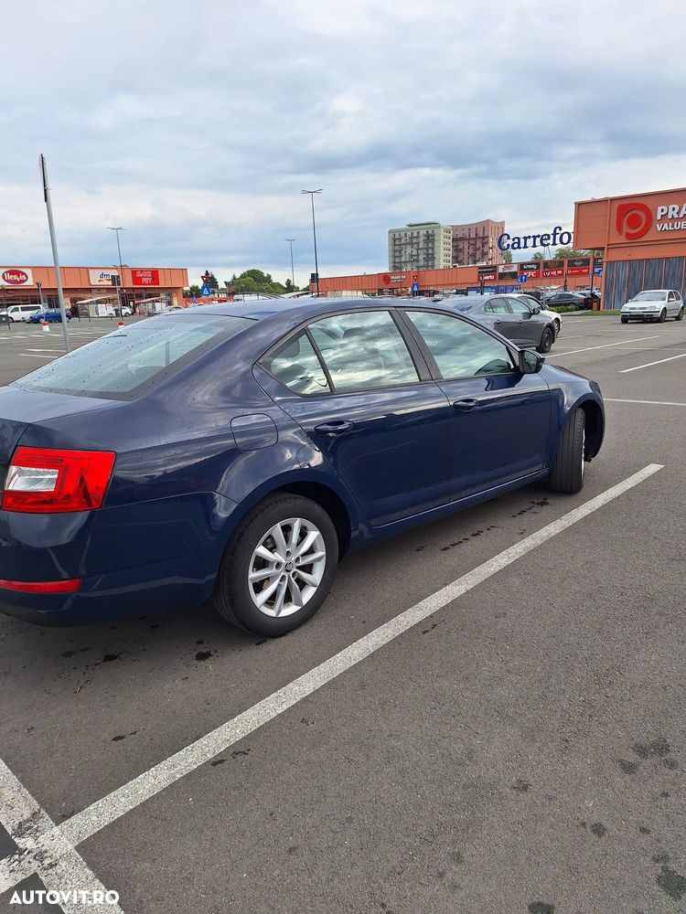 Skoda Octavia 2.0 TDI STYLE DSG - 2