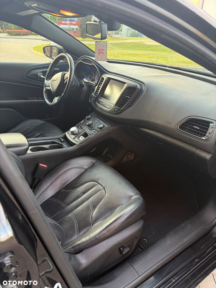 Chrysler 200 - 7