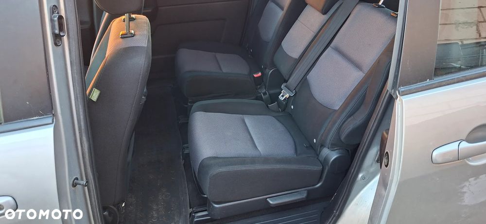 Mazda 5 - 13