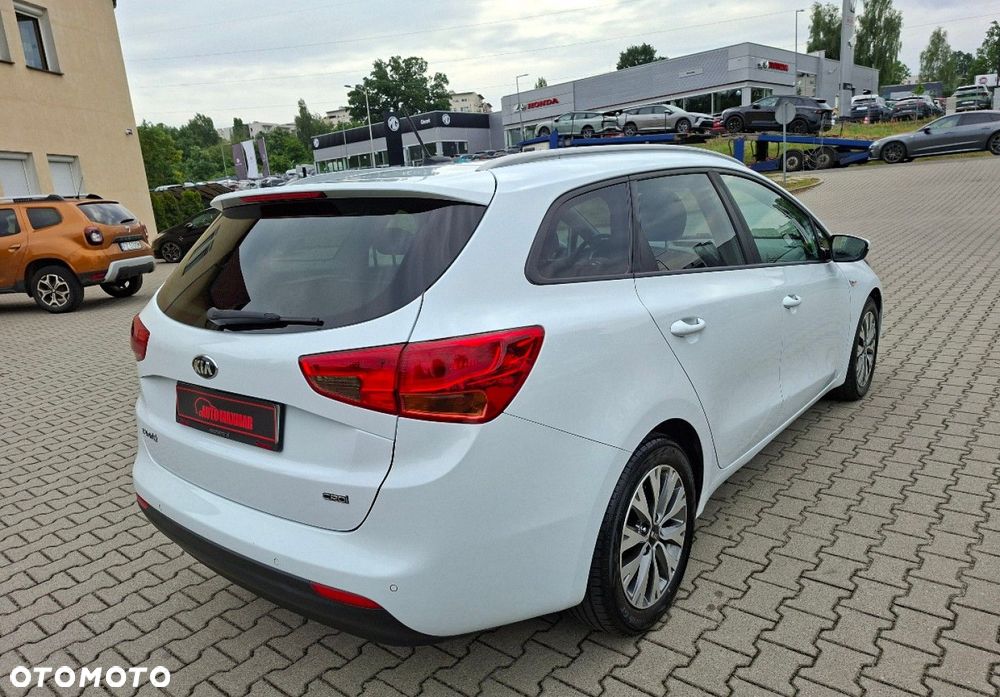 Kia Ceed - 9