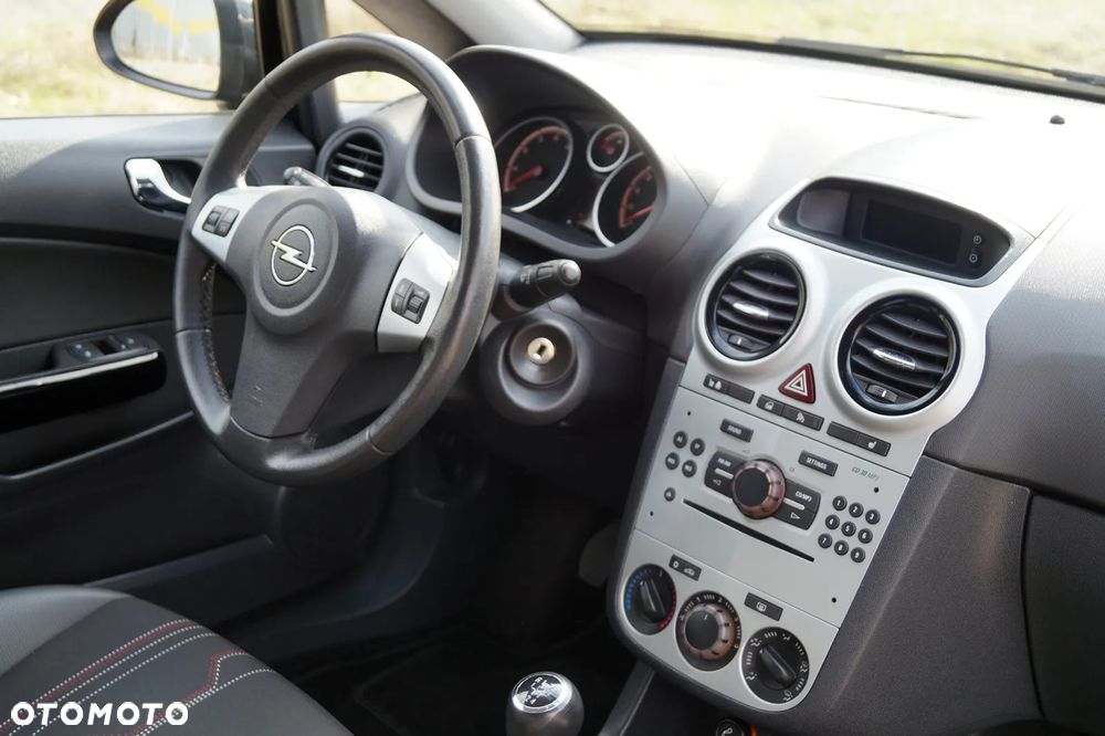 Opel Corsa 1.4 16V Cosmo - 20