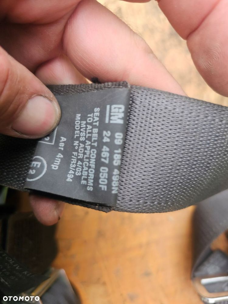 Pas bezpieczeństwa lewy prawy tył komplet 24467050F Opel Vectra C - 3