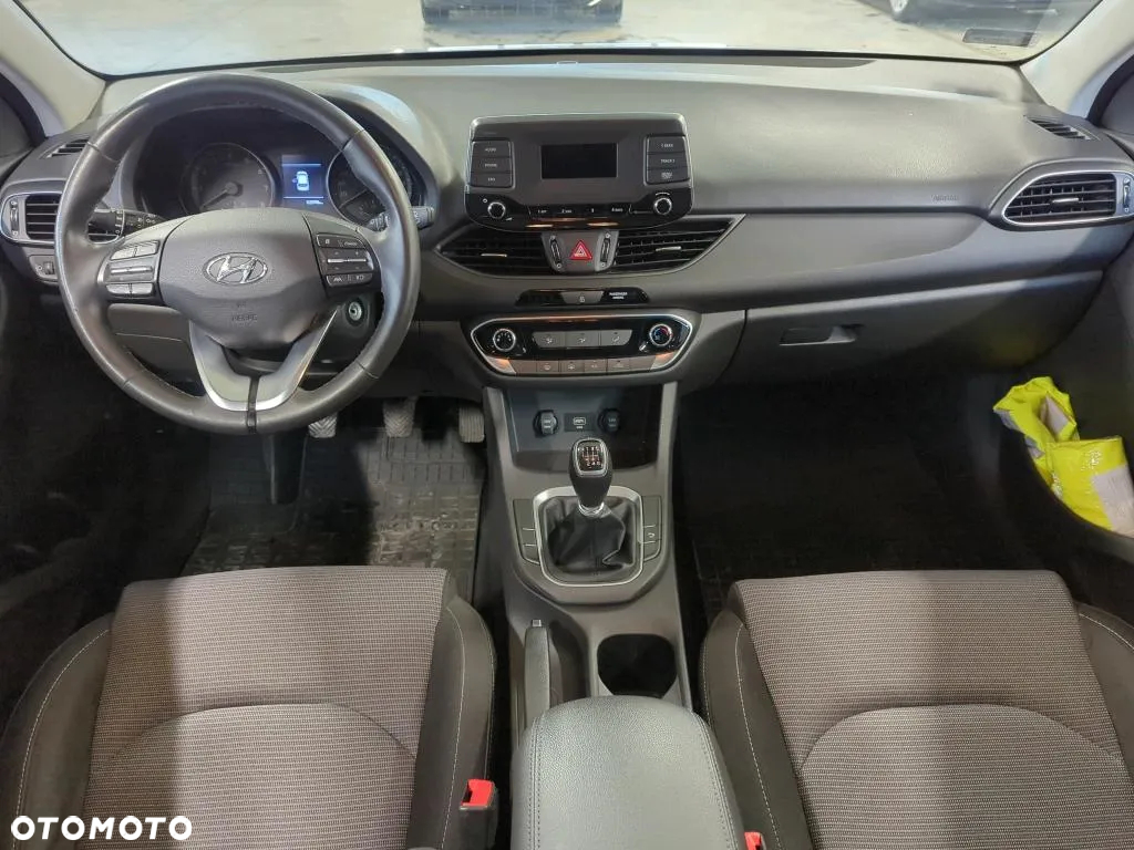 Hyundai i30 1.5 DPI Classic + - 7