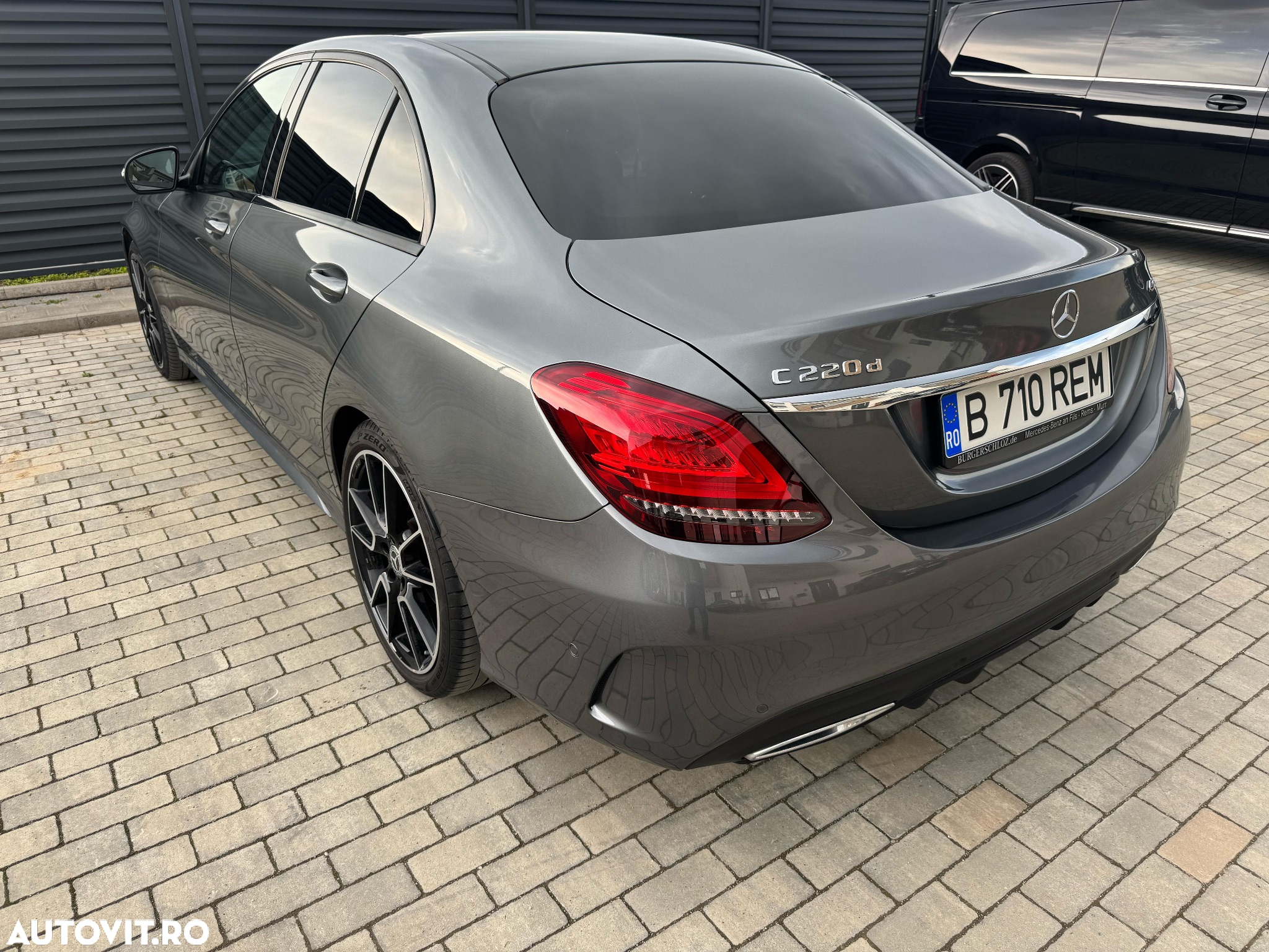 Mercedes-Benz C 220 d 4Matic 9G-TRONIC AMG Line - 24
